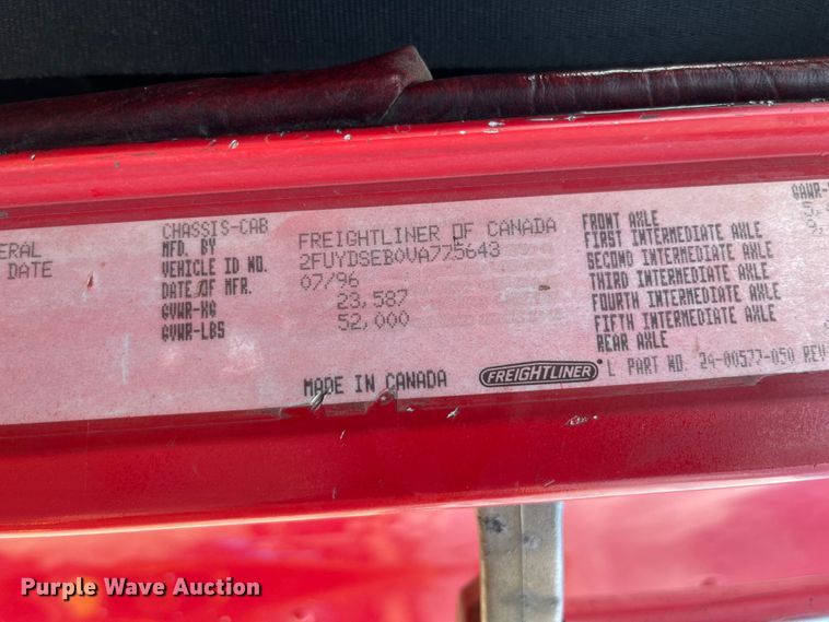 image for item DF6793 1997 Freightliner FLD120  semi truck