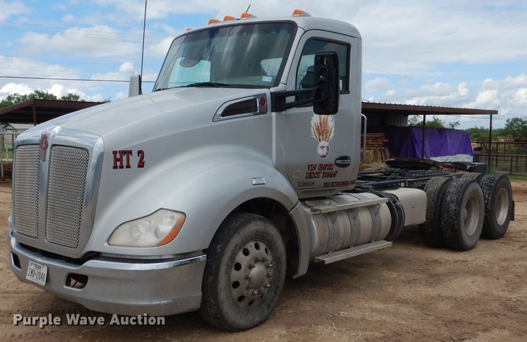 image for item DJ8850 2016 Kenworth T680  semi truck