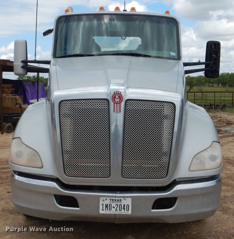 image for item DJ8850 2016 Kenworth T680  semi truck