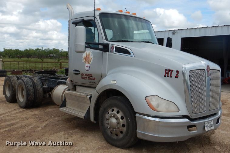 image for item DJ8850 2016 Kenworth T680  semi truck