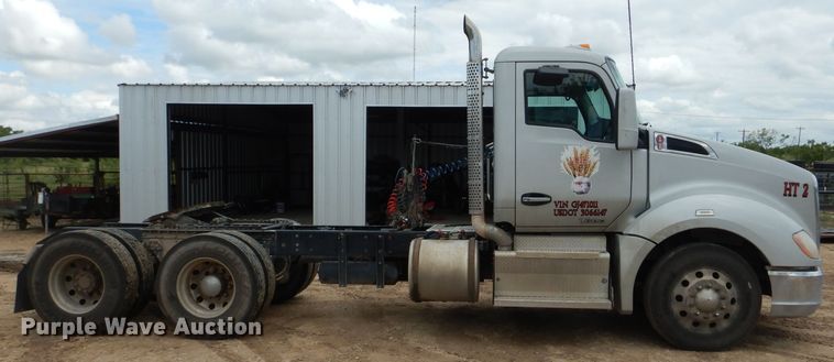 image for item DJ8850 2016 Kenworth T680  semi truck