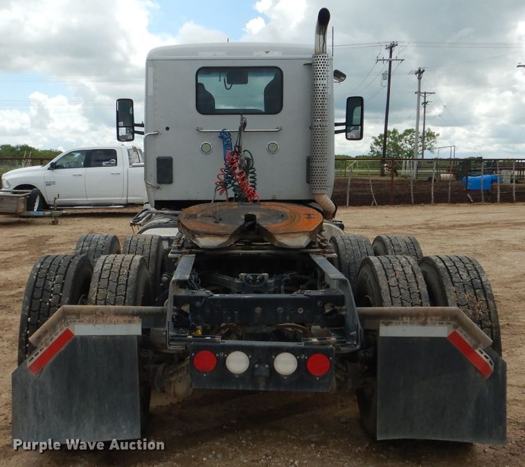 image for item DJ8850 2016 Kenworth T680  semi truck