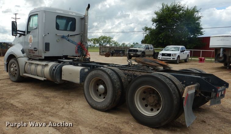 image for item DJ8850 2016 Kenworth T680  semi truck