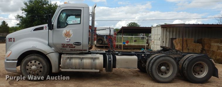 image for item DJ8850 2016 Kenworth T680  semi truck