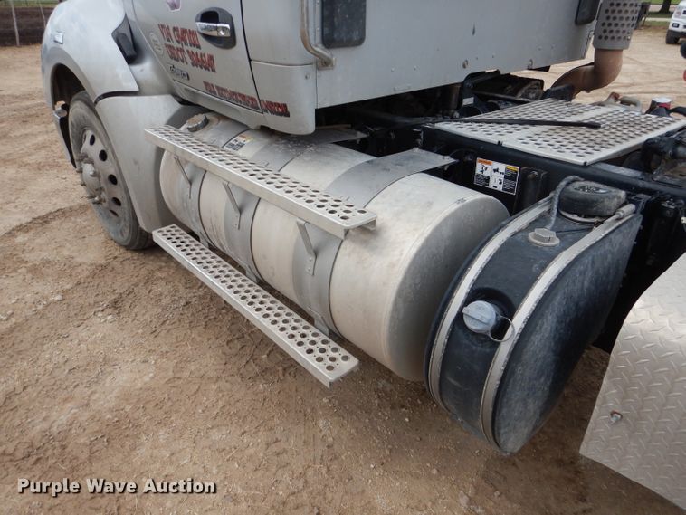 image for item DJ8850 2016 Kenworth T680  semi truck