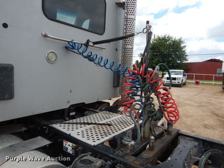 image for item DJ8850 2016 Kenworth T680  semi truck