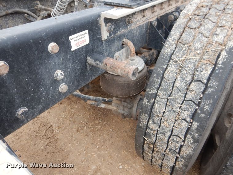 image for item DJ8850 2016 Kenworth T680  semi truck