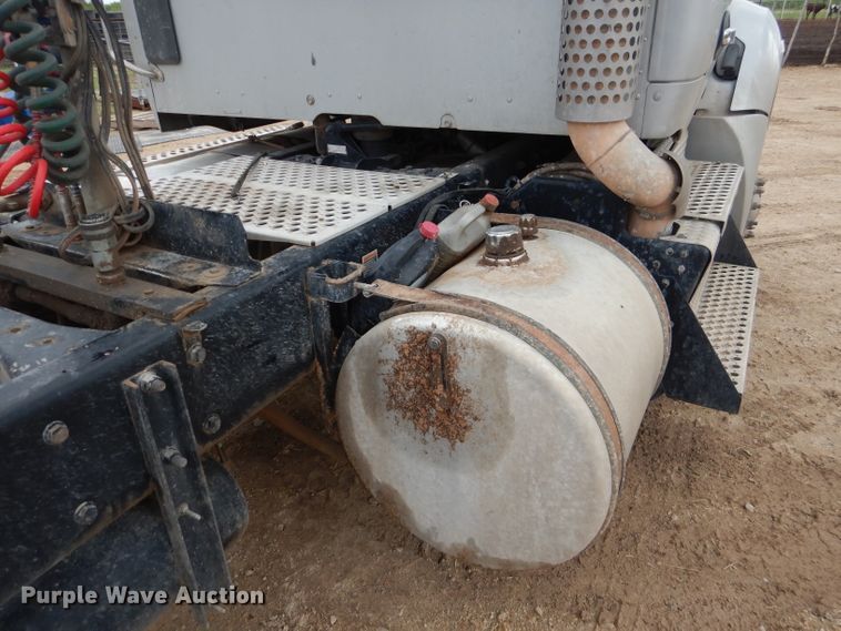 image for item DJ8850 2016 Kenworth T680  semi truck