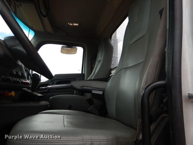 image for item DJ8850 2016 Kenworth T680  semi truck