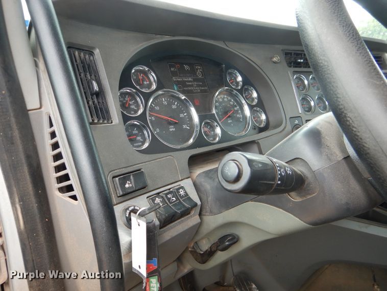 image for item DJ8850 2016 Kenworth T680  semi truck