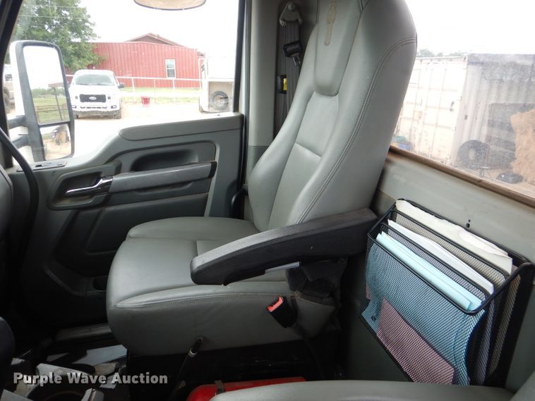 image for item DJ8850 2016 Kenworth T680  semi truck