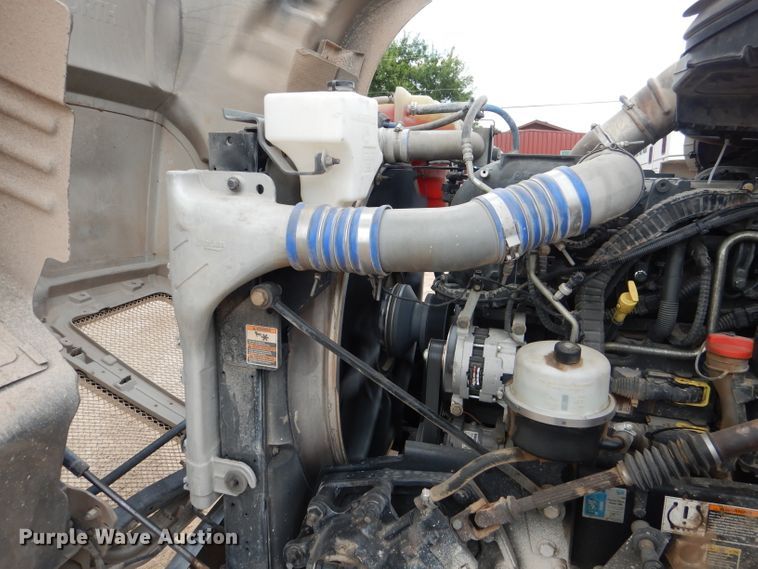 image for item DJ8850 2016 Kenworth T680  semi truck