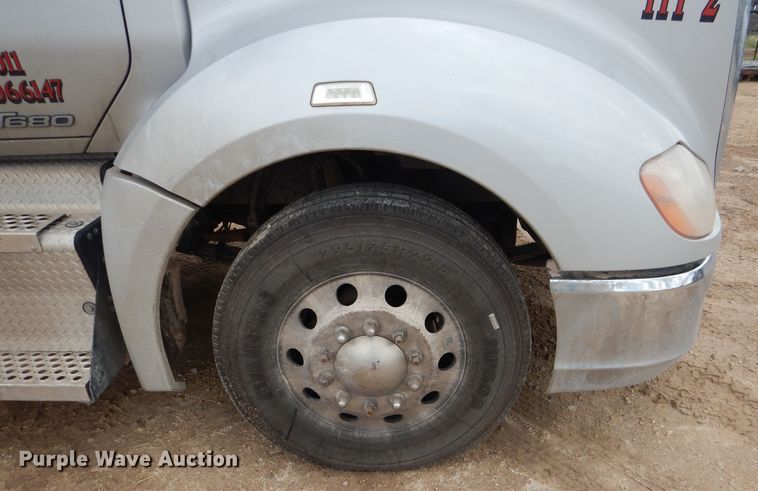 image for item DJ8850 2016 Kenworth T680  semi truck