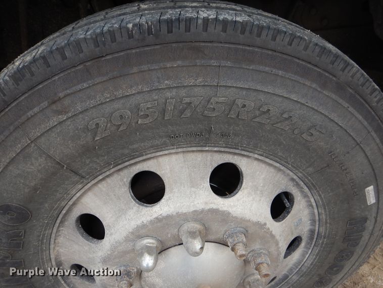 image for item DJ8850 2016 Kenworth T680  semi truck