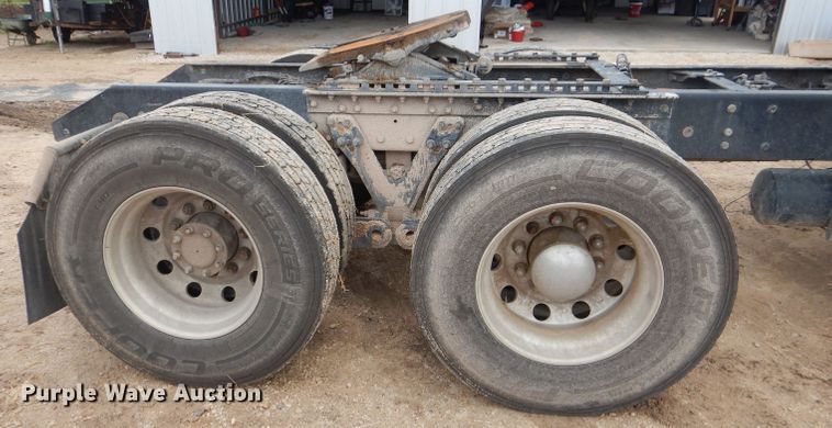 image for item DJ8850 2016 Kenworth T680  semi truck