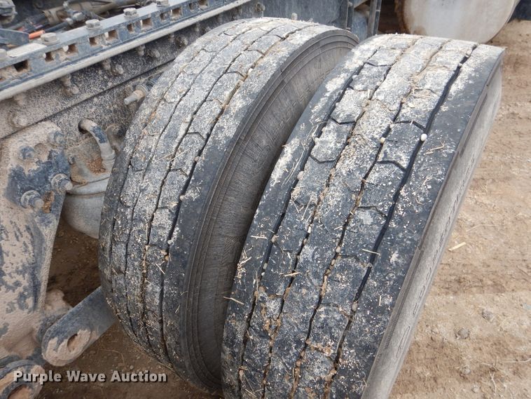 image for item DJ8850 2016 Kenworth T680  semi truck