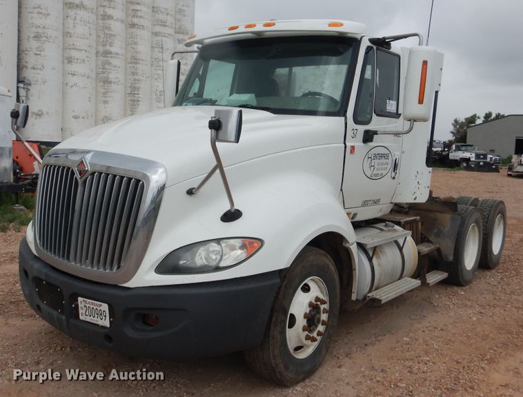 image for item DL0411 2010 International ProStar  semi truck