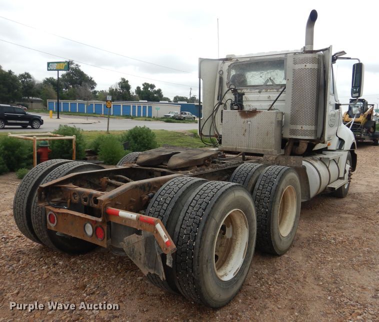 image for item DL0411 2010 International ProStar  semi truck