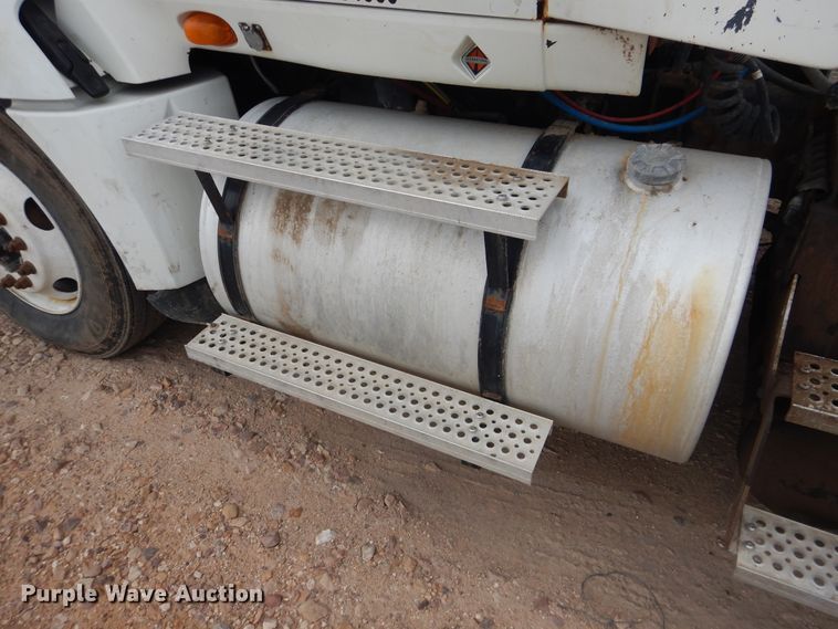 image for item DL0411 2010 International ProStar  semi truck