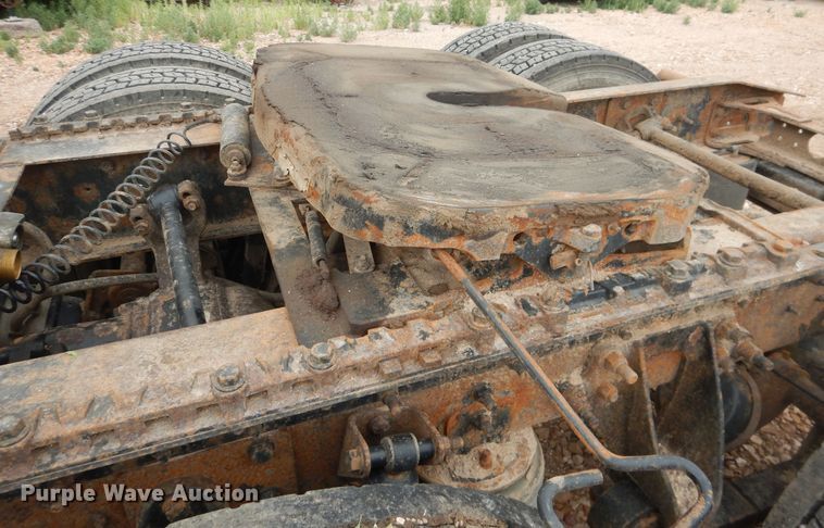 image for item DL0411 2010 International ProStar  semi truck