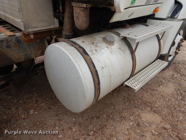 image for item DL0411 2010 International ProStar  semi truck