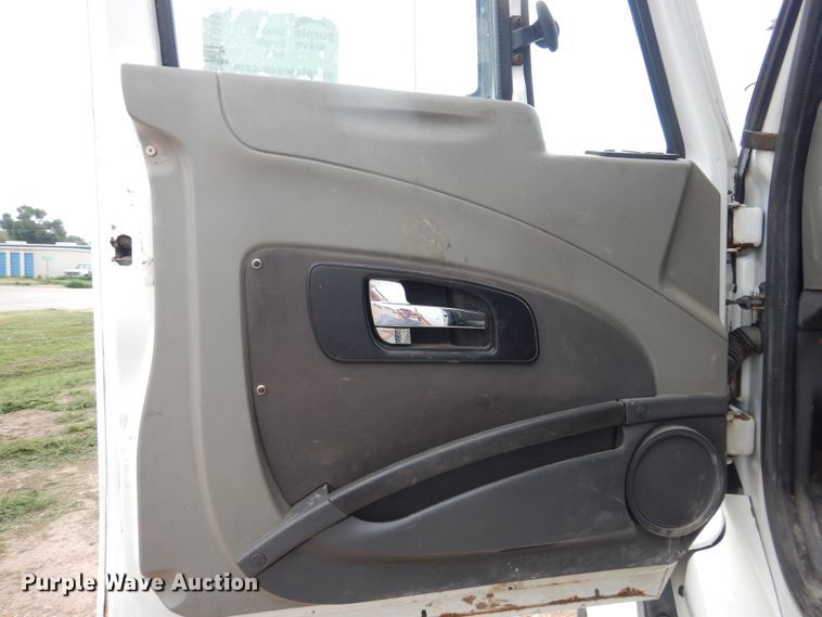 image for item DL0411 2010 International ProStar  semi truck