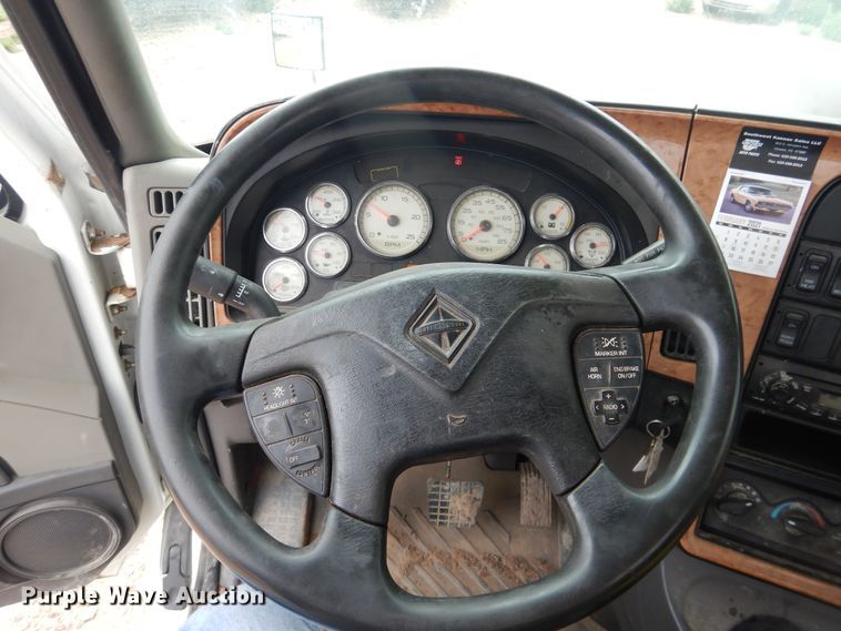 image for item DL0411 2010 International ProStar  semi truck