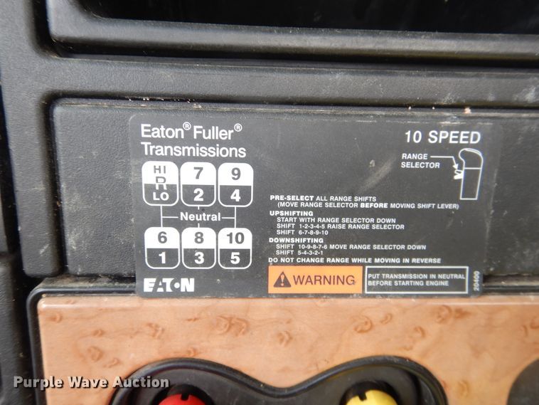 image for item DL0411 2010 International ProStar  semi truck