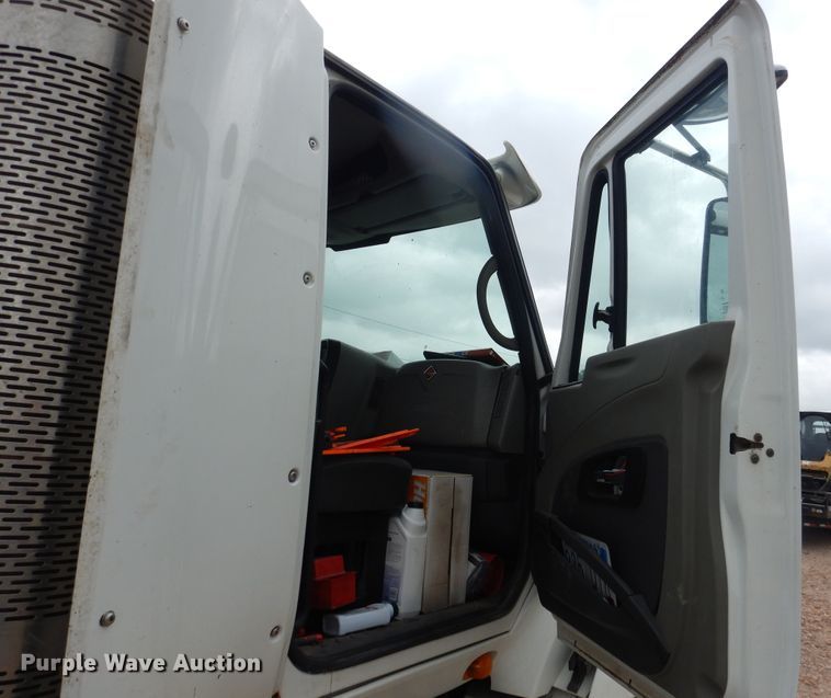 image for item DL0411 2010 International ProStar  semi truck