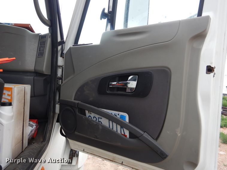 image for item DL0411 2010 International ProStar  semi truck