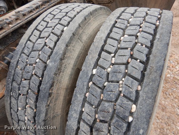 image for item DL0411 2010 International ProStar  semi truck