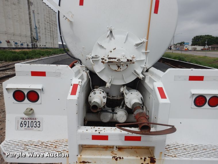 image for item DL0418 2005 Eagle  tank trailer