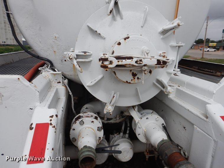 image for item DL0418 2005 Eagle  tank trailer