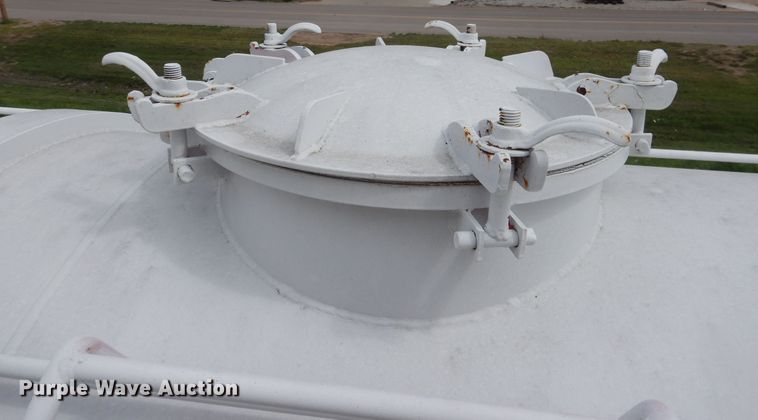 image for item DL0418 2005 Eagle  tank trailer