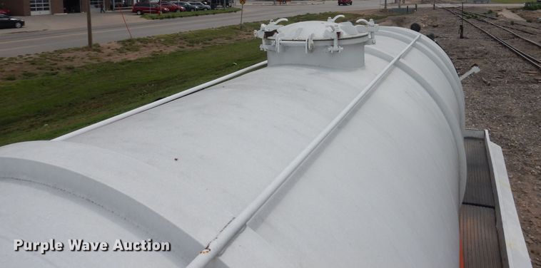 image for item DL0418 2005 Eagle  tank trailer