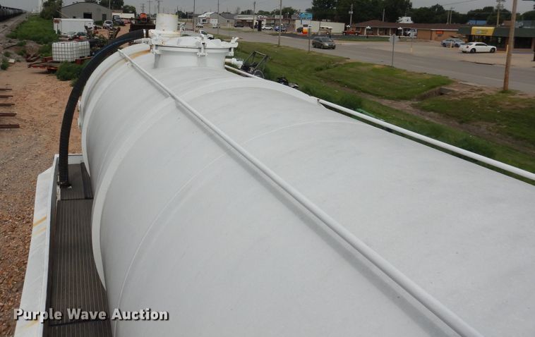 image for item DL0418 2005 Eagle  tank trailer