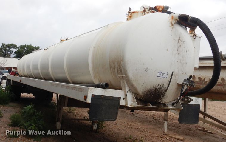 image for item DL0422 2012 Jack  tank trailer