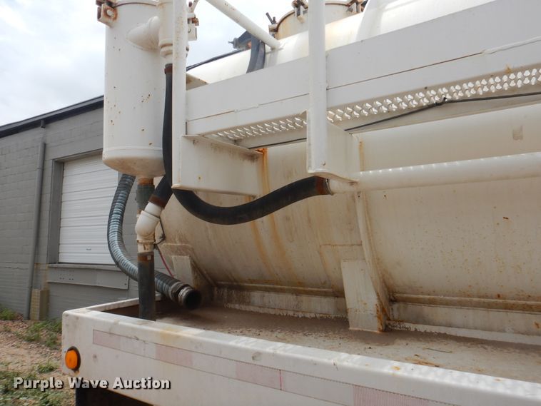 image for item DL0422 2012 Jack  tank trailer