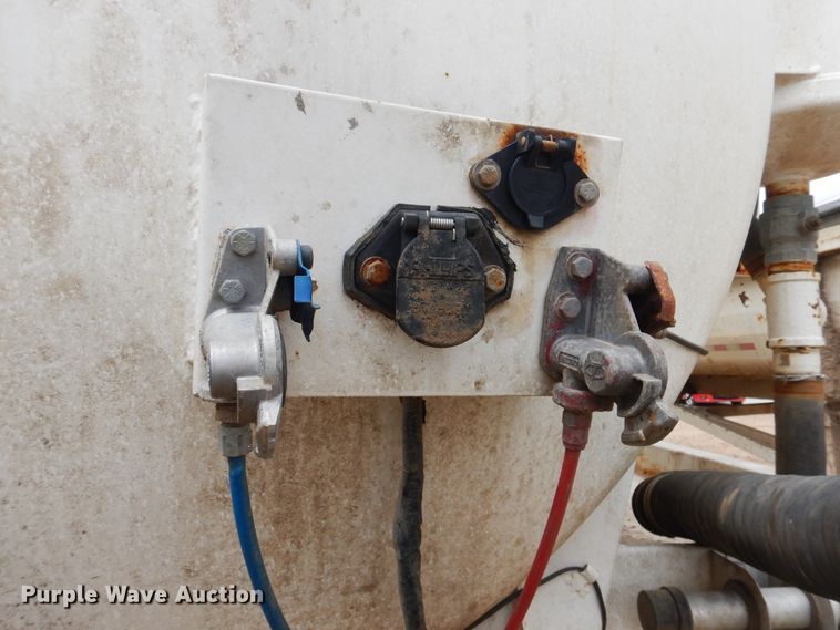 image for item DL0422 2012 Jack  tank trailer