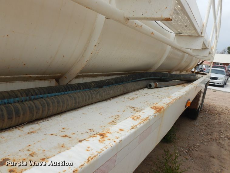 image for item DL0422 2012 Jack  tank trailer