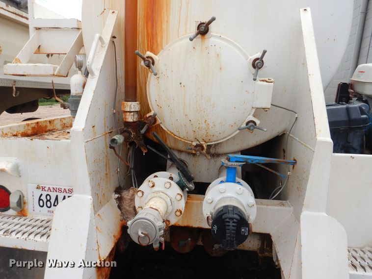 image for item DL0422 2012 Jack  tank trailer