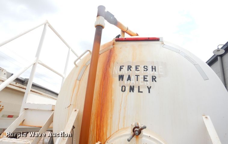 image for item DL0422 2012 Jack  tank trailer