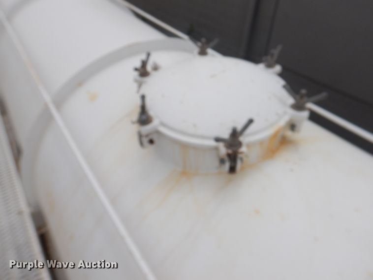 image for item DL0422 2012 Jack  tank trailer