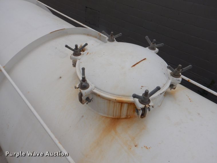 image for item DL0422 2012 Jack  tank trailer