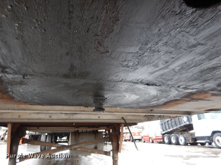 image for item DM0164 2004 Utility VS2RA  refrigerated van trailer