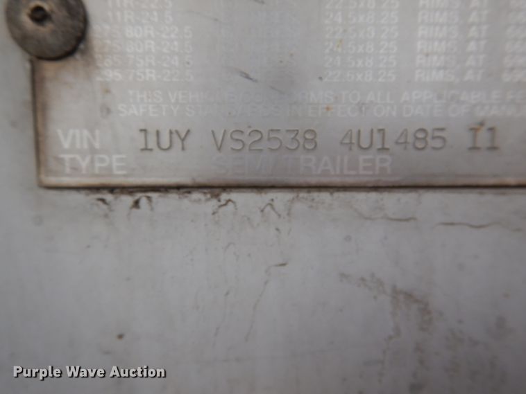 image for item DM0164 2004 Utility VS2RA  refrigerated van trailer