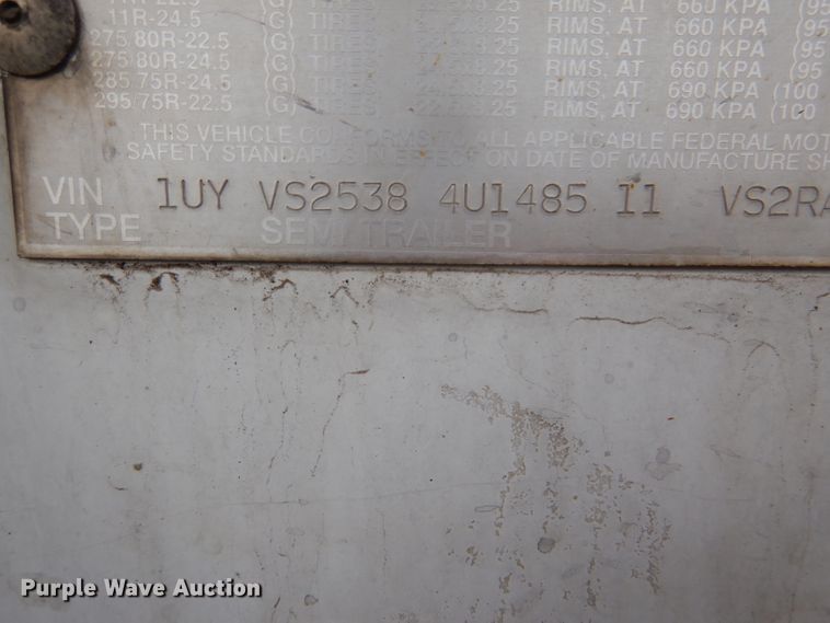 image for item DM0164 2004 Utility VS2RA  refrigerated van trailer