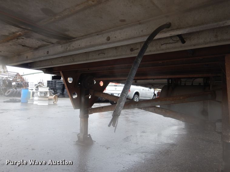 image for item DM0164 2004 Utility VS2RA  refrigerated van trailer