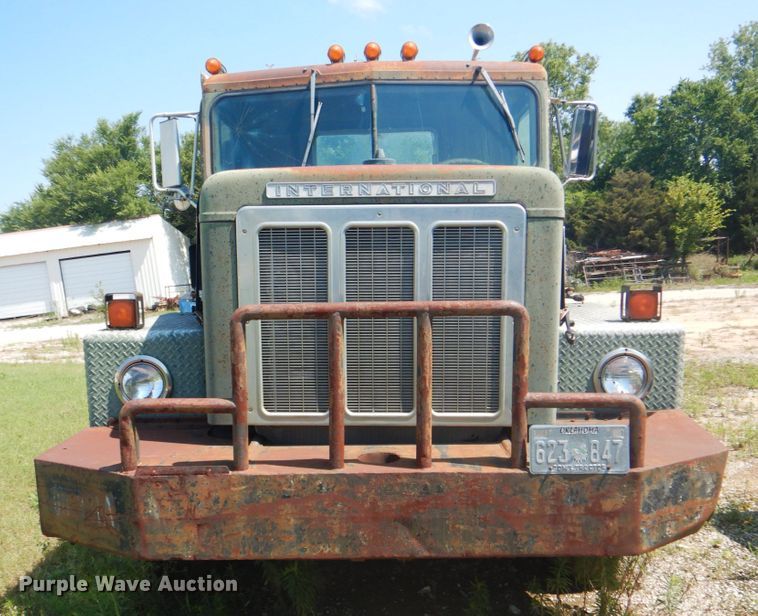 image for item DM3843 1980 International 5070  semi truck