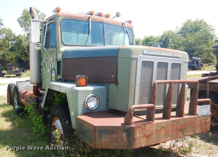 image for item DM3843 1980 International 5070  semi truck